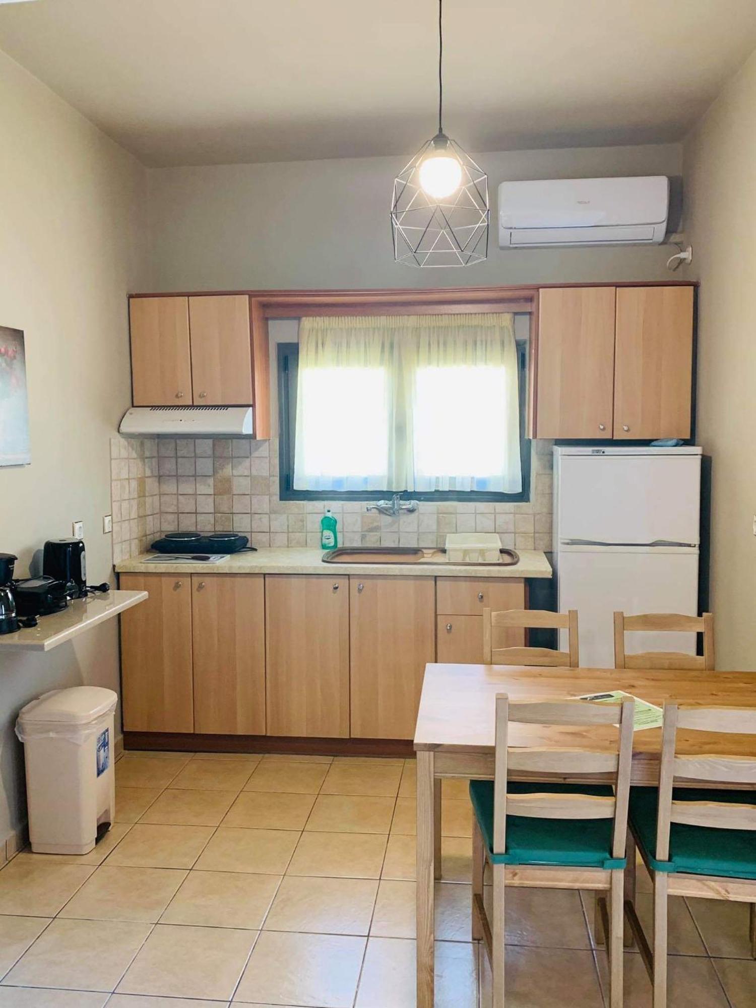 Finikes Apartments Stoúpa Cameră foto