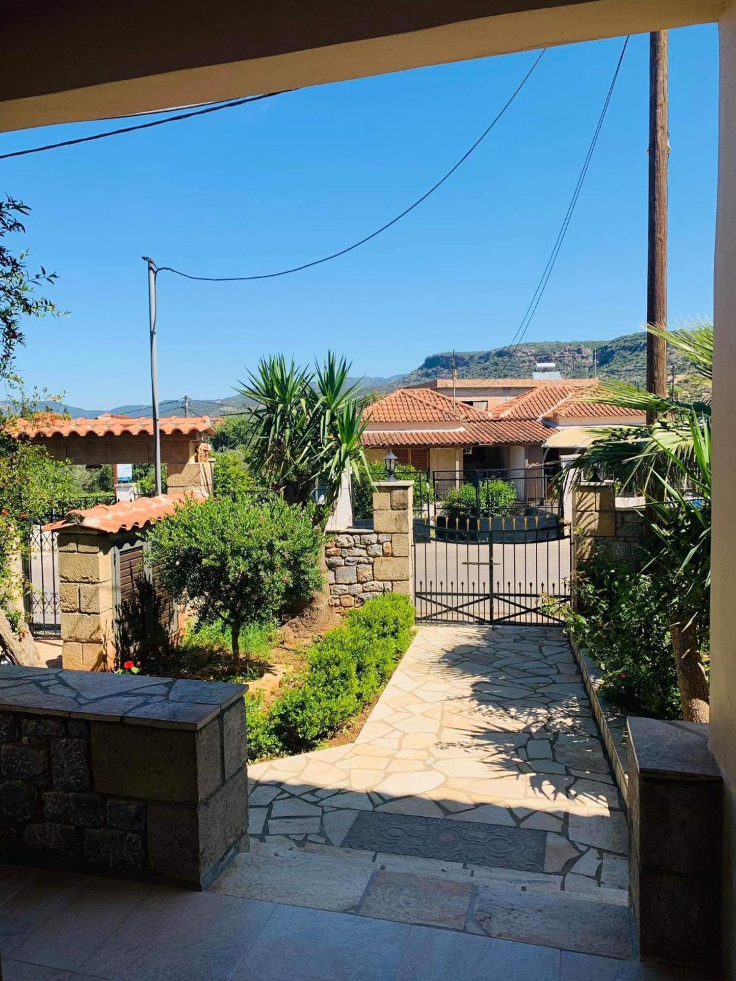 Finikes Apartments Stoúpa Cameră foto